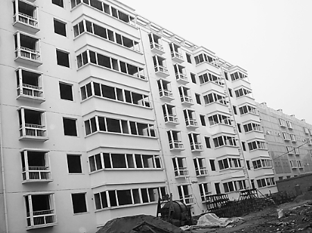 河南貧困縣審計局豪華辦公樓人均百平方米