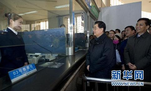 胡錦濤總書記在河北保定同基層干部群眾共迎新春