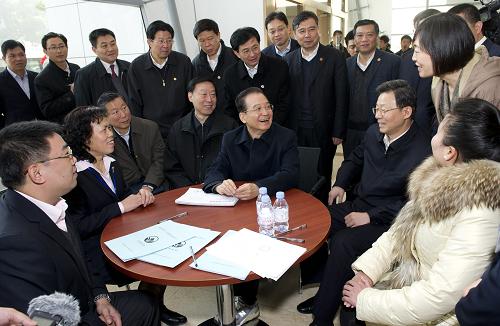扎實(shí)工作 穩(wěn)中求進(jìn)——溫家寶總理在江蘇省考察