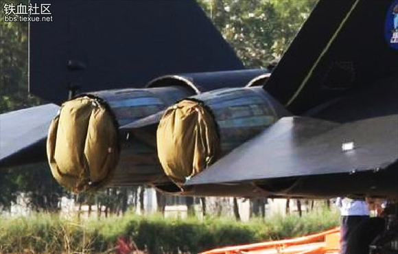 殲-31隱身戰機成功首飛 殲-11B空中伴飛