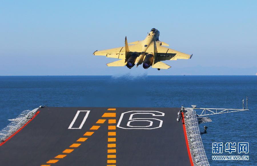 殲-15戰機揭開神秘面紗：兇猛強悍的空中“飛鯊”