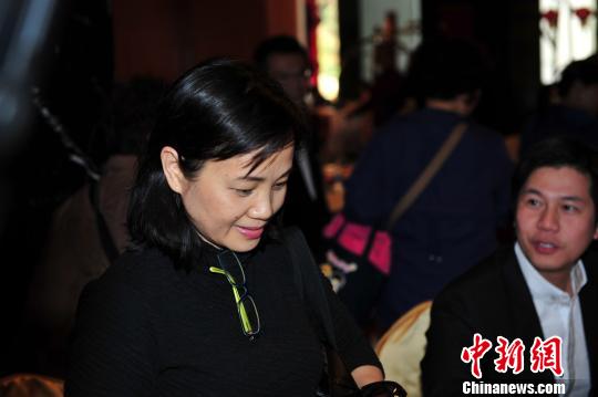 明星蜂擁穿官衣 星爺變委員艷星進政協