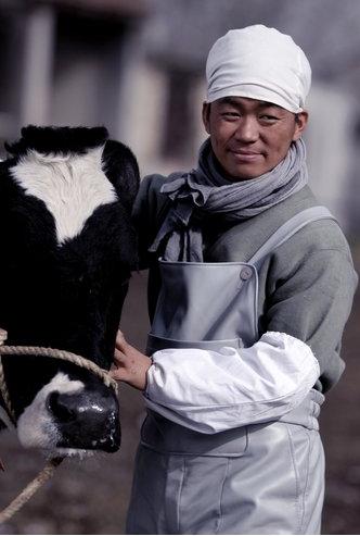 明星蜂擁穿官衣 星爺變委員艷星進政協