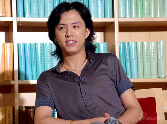 明星蜂擁穿官衣 星爺變委員艷星進政協