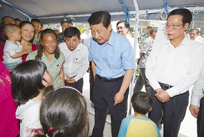 繼續大力發揚偉大抗震救災精神妥善安置群眾科學開展恢復重建