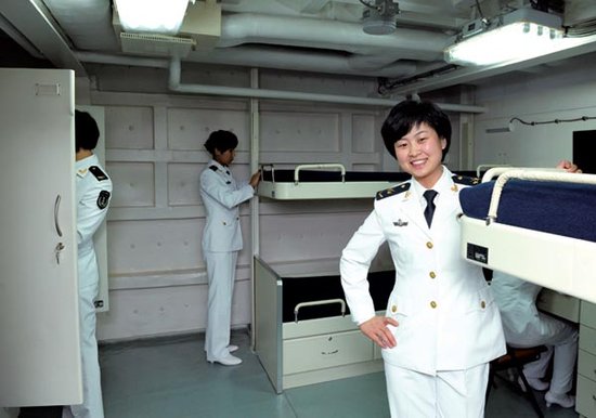我國首艘航母遼寧艦內部曝光 3000多個艙室如同迷宮