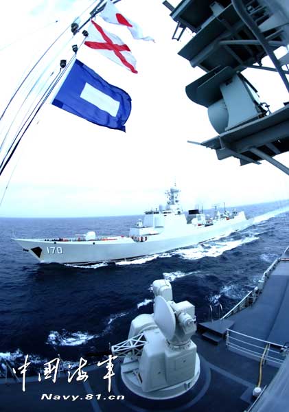 高清：中國(guó)海軍亮劍南海 各式武器開(kāi)火猛攻