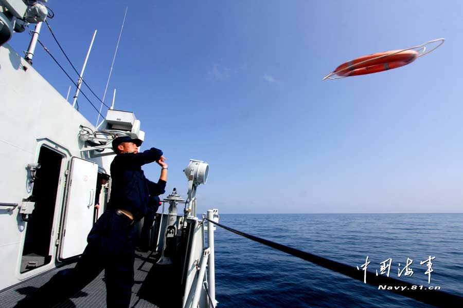 高清：中國海軍亮劍南海 各式武器開火猛攻