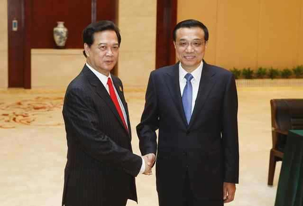 李克強(qiáng)：中越應(yīng)力爭把海上問題帶來的挑戰(zhàn)轉(zhuǎn)變?yōu)楹献鳈C(jī)遇