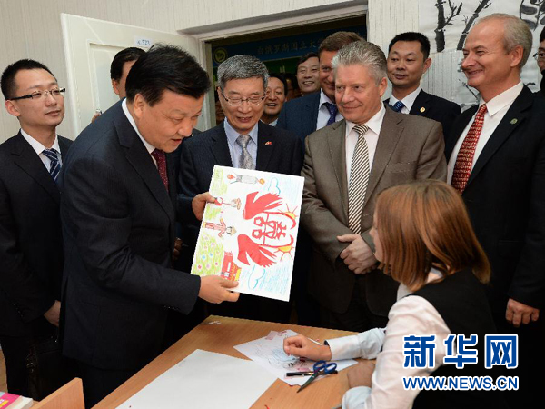 劉云山對(duì)白俄羅斯進(jìn)行正式友好訪問