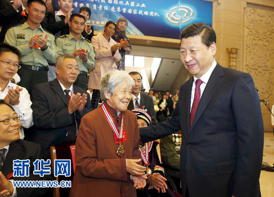 特寫：習近平：向龔老前輩致敬！