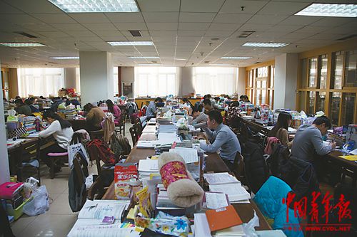 年輕公務員現狀:不習慣機關作風卻漸被體制固化(組圖)