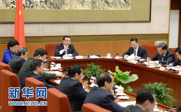 李克強(qiáng)主持黨外人士座談會(huì) 聽取對(duì)政府工作報(bào)告意見和建議