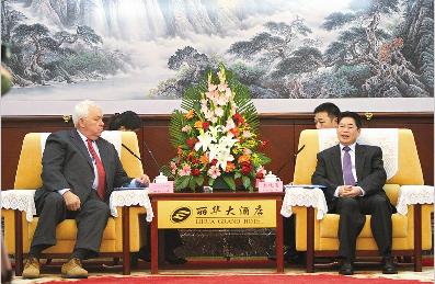 袁純清會見哈薩克斯坦前總理捷列先科