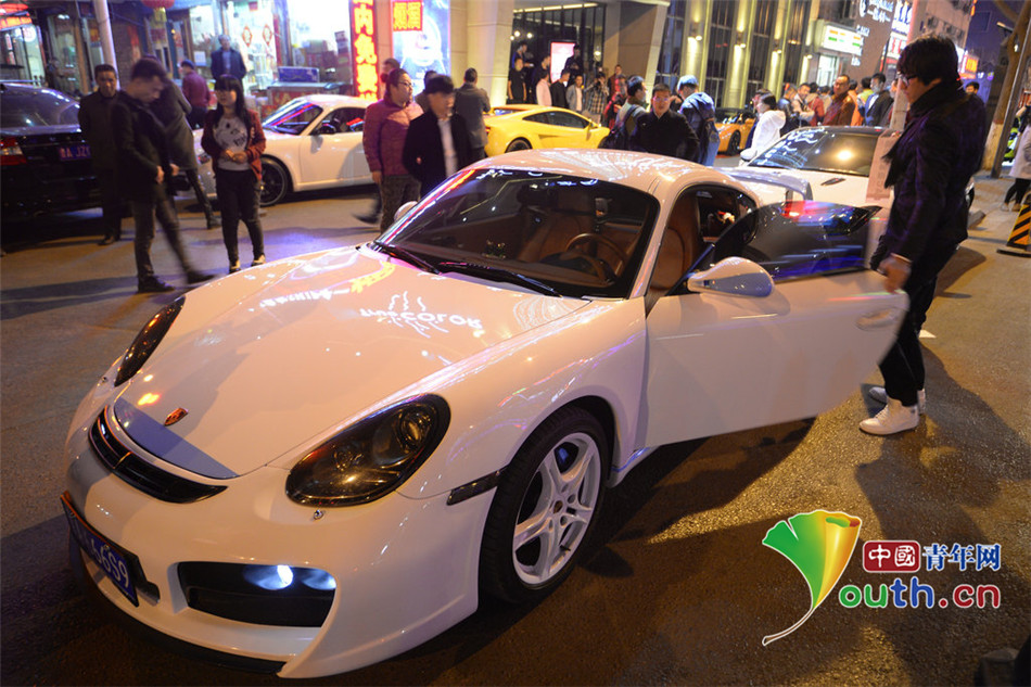 山西“富二代”開跑車去夜店過白色情人節