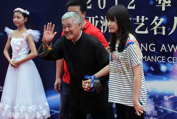 眾星出席華鼎獎紅毯 趙本山首次攜15歲女兒走紅毯