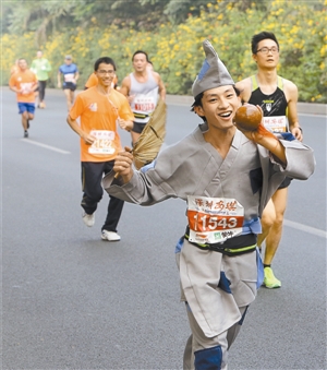 深馬開跑快樂無(wú)限:蝙蝠俠超人濟(jì)公烏龜兔子都來(lái)了