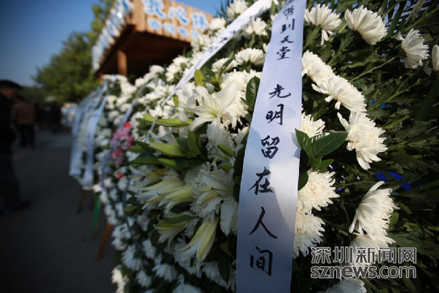 姚貝娜追悼會舉行 歌迷六點起床為“送最后一程”