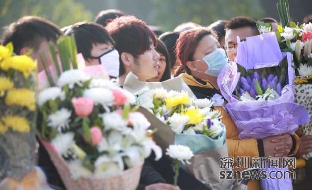 姚貝娜追悼會(huì)舉行 歌迷六點(diǎn)起床為“送最后一程”