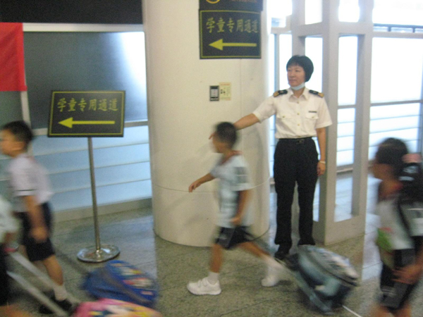 皇崗海關(guān)多項措施保障跨境兒童安全