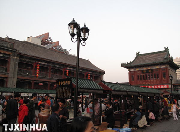 天津古文化街游人如織