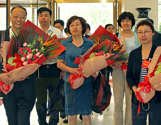 市第十次黨代會代表報到 何立峰等在代表團住地迎接