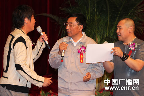 電影《郭明義》主題歌首發(fā)儀式舉行 孫楠現(xiàn)場(chǎng)演繹