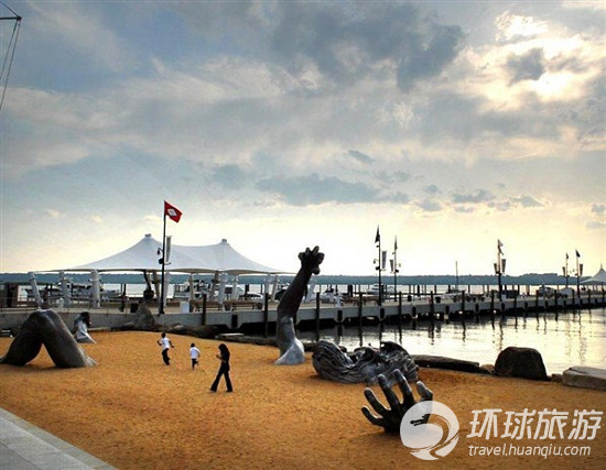 世界上最?yuàn)Z人眼球的海灘雕塑