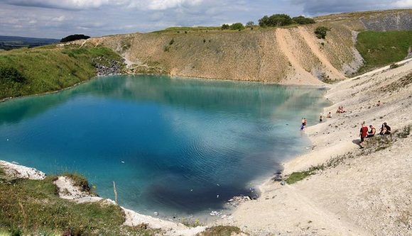 世界上最美麗的毒性湖泊！