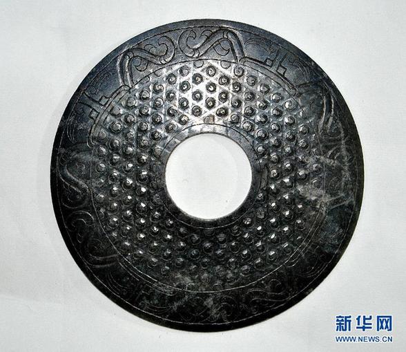 定陶漢墓驚現神秘“包裹”　內有玉璧和絲質長袍