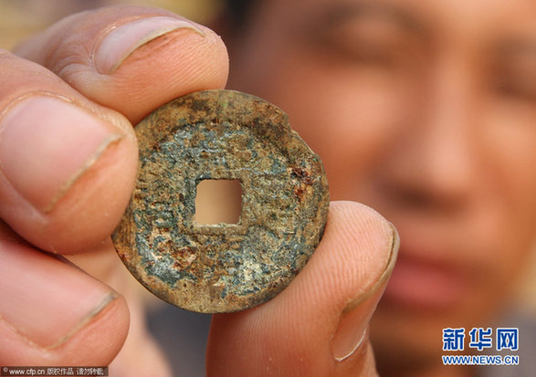 明代夫婦合葬古墓出土 青磚瓦塊現奇特“文字”