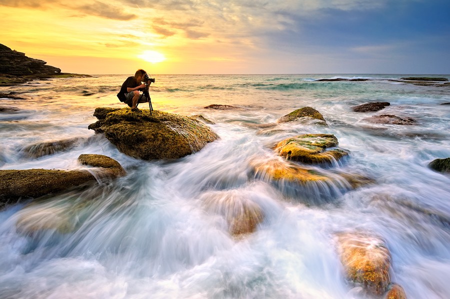 實拍野外攝影師辛酸工作場景