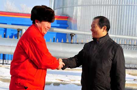 克拉瑪依市油田公司領(lǐng)導(dǎo)慰問重油生產(chǎn)一線員工