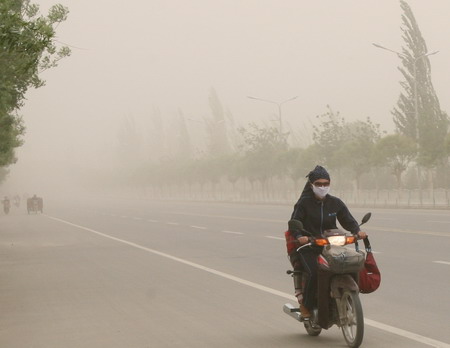 特大沙塵暴襲擊南疆且末