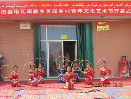 和田縣塔瓦庫(kù)勒鄉(xiāng)舉行首屆鄉(xiāng)村青年文化藝術(shù)節(jié)