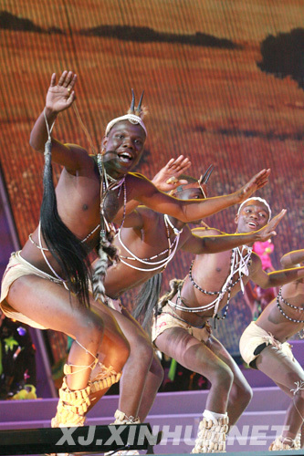 中國新疆國際名族舞蹈節上賞舞蹈