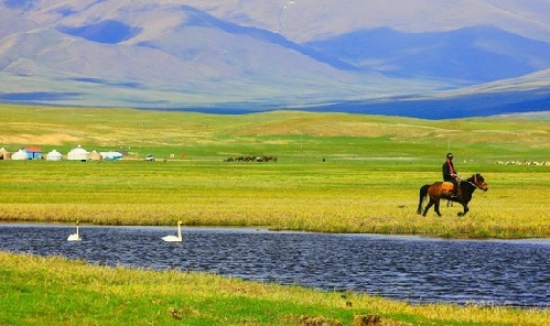 巴音布魯克大草原上的靈魂之所：天鵝湖