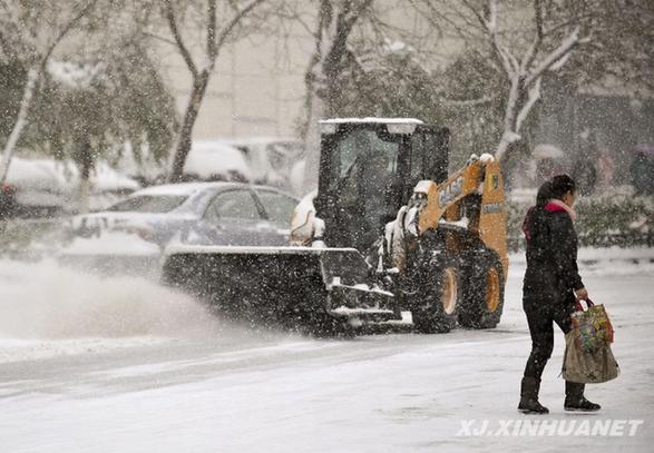 烏魯木齊連續發布道路結冰、暴雪預警