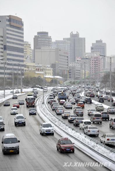 烏魯木齊連續發布道路結冰、暴雪預警