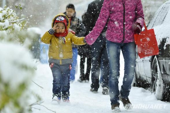 烏魯木齊連續發布道路結冰、暴雪預警