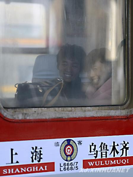 新疆鐵路開行2013年春運(yùn)首趟臨客