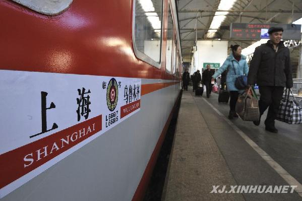 新疆鐵路開行2013年春運首趟臨客