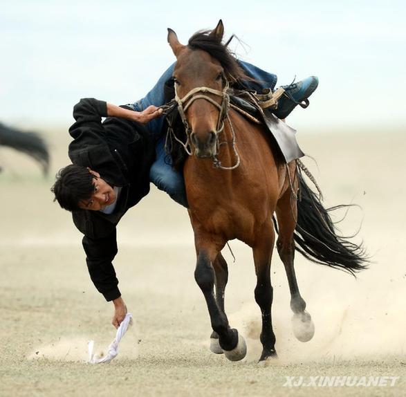 阿肯阿依特斯大會(huì)上演精彩民族體育