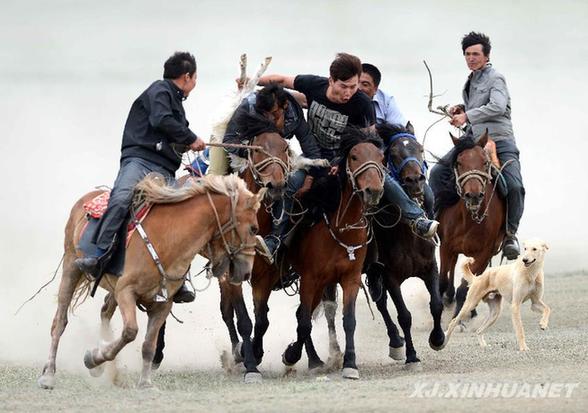 阿肯阿依特斯大會上演精彩民族體育