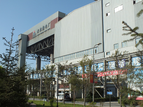 參加中國——亞歐博覽會的疆內外媒體記者參觀企業