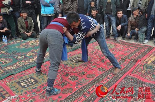 新疆和碩縣慶祝諾茹孜節 上演斗狗斗雞精彩民間活動(圖)