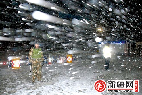 風雪阻斷新疆13條路段