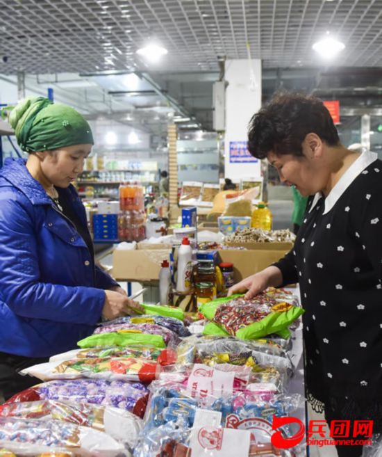 新疆百年口岸吉木乃迎來貿易高峰