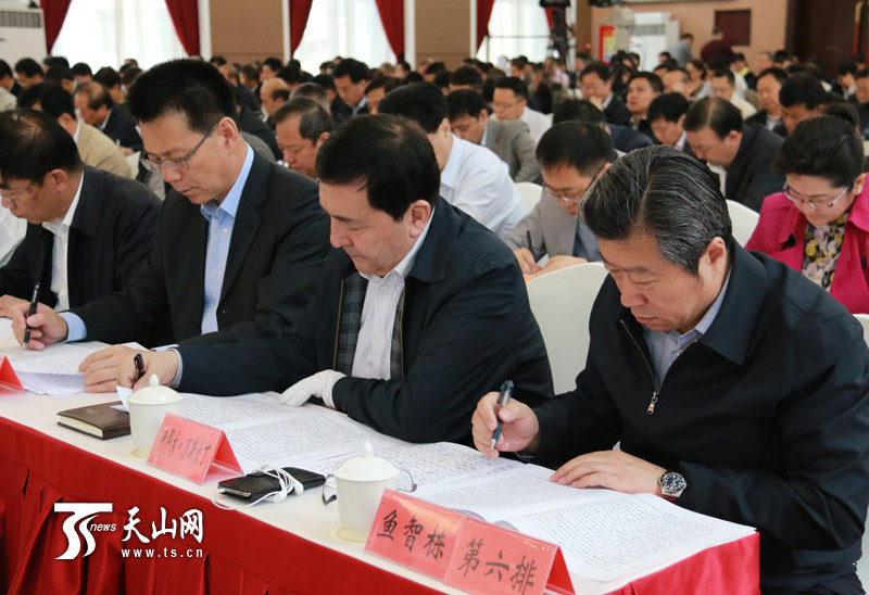 領導干部要自覺踐行“三嚴三實”