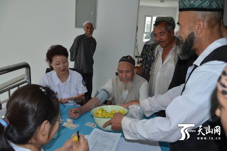 新疆于田縣：工作組請來醫(yī)療隊(duì)進(jìn)村義診